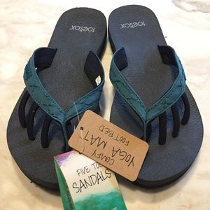 ToeSox Five Toe Sandals Size 7